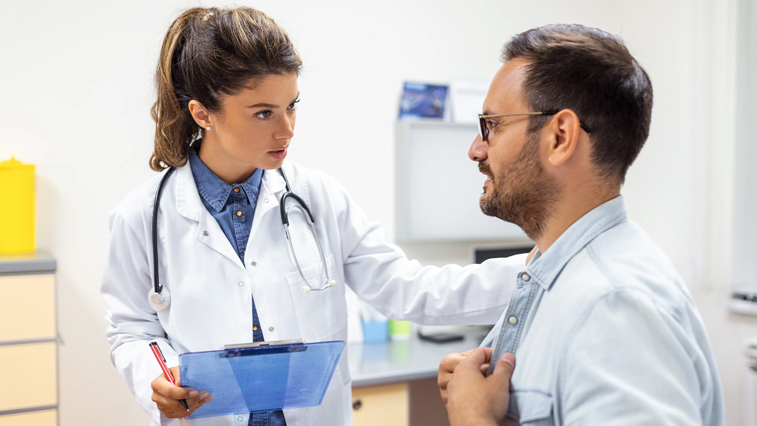 image of a doctor talking to there patient